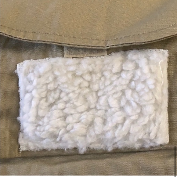 Excellent Preowned Condition Crystal River Fishing Vest Size Medium. Very nice - Picture 6 of 7